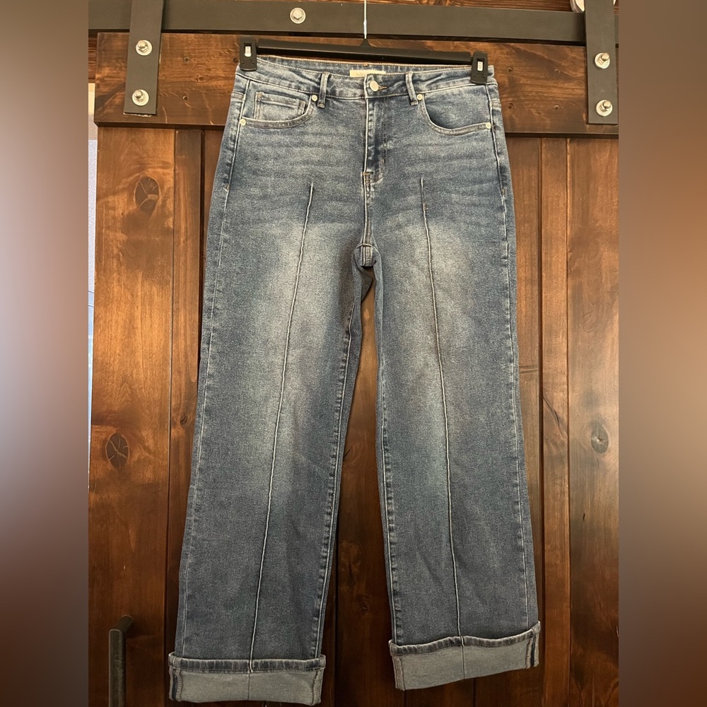 Straight Leg Women's Jeans in Faded Blue
